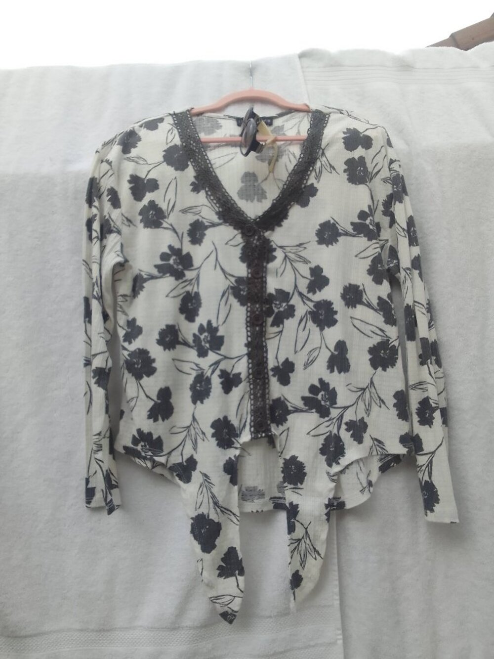 Bundle trendy/matching sunglasses&luxury stylish softcotton lace blouse